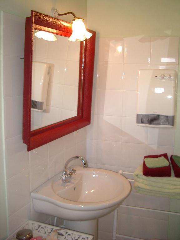 Maison D'Hotes De La Verriere Les Ardillats Room photo