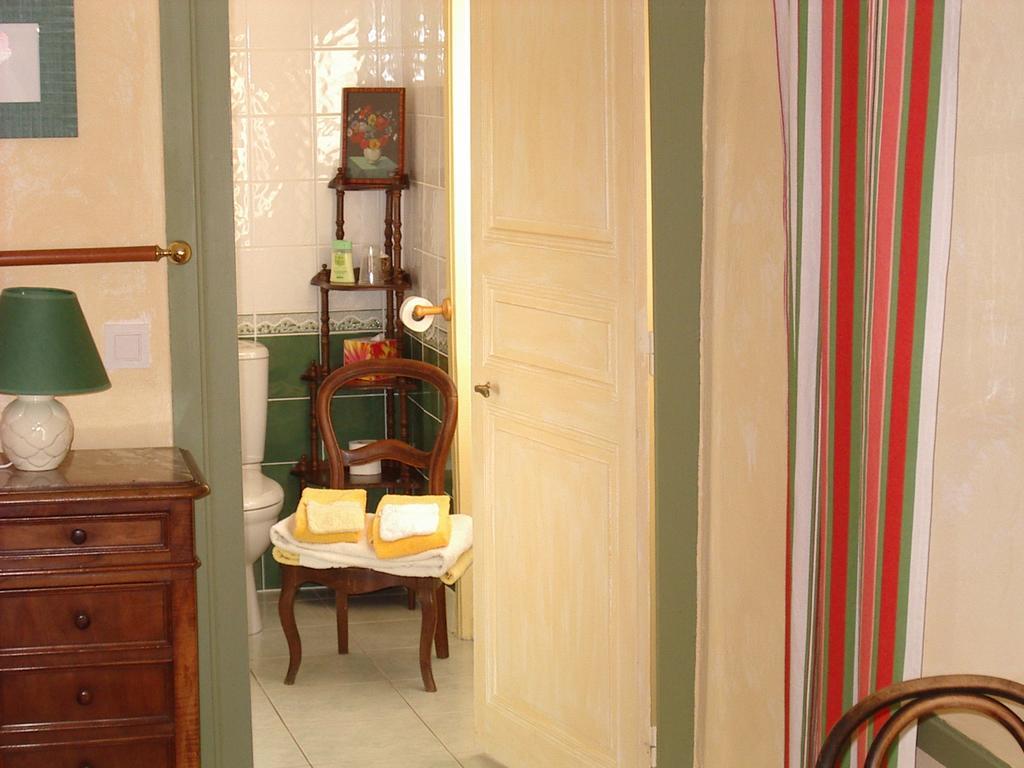 Maison D'Hotes De La Verriere Les Ardillats Room photo