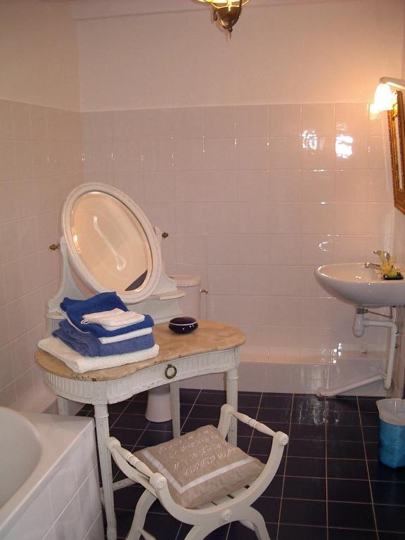 Maison D'Hotes De La Verriere Les Ardillats Room photo